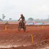 Chove na pista e motocross de Vera vira desafio de terra e t�cnica no Mato Grosso