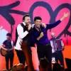 Ruan e Leandro levam hit de fofoca para premia��o de celebridades em S�o Paulo