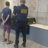 Eleitor de 21 anos � levado � PF suspeito de filmar vota��o em V�rzea Grande