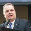 Deputado exige resposta da Caixa: quando ser�o entregues 1.416 casas em Barra do Gar�as?