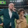Belo e Alcione s�o criticados ap�s cantar o hino nacional em jogo