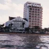 Livro conta a hist�ria do primeiro hotel de luxo de Balne�rio Cambori�