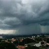 Alerta em SP: temporais e risco de inc�ndio neste domingo