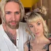 Homem que gosta de ver a namorada com outros homens se chama de feminista