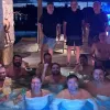 Pol�cia Federal investiga quem vazou foto �ntima de senador em piscina com colegas