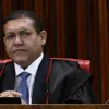 Ministro do TSE bloqueia grupo de WhatsApp de Janones e avisa que Lula pode responder por desinforma��o