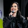 Demi Lovato � hospitalizada por suposta alergia a sushi ou maracuj�, mas recebe alta rapidamente