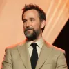 Noah Wyle, de The Pitt, vira Homem Mais Sexy do Mundo e revela rea��es da fam�lia
