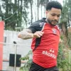 Idolo Neto Baiano visita treino do Vit\u00f3ria e grava v\u00eddeos para o Barrad\u00e3o