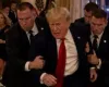 Trump deixa evento em hotel ap�s disparos nos EUA