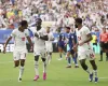 Inglaterra supera Fran�a em jogo de dez gols e conquista terceiro lugar na Copa