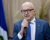 Candidato � reelei��o re�ne 4 mil pessoas em evento e critica gest�es anteriores