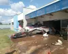 Avi�o agr�cola cai e atinge pr�dio de creche com 180 crian�as em Campo Verde