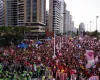 Artistas re�nem multid�o na Praia de Iracema para ato em apoio a Lula