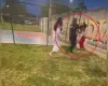 PM discute com adolescente e a derruba com tapa no rosto; veja v�deo