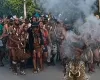 �ndios Patax�s fecham estrada em Porto Seguro contra ordem de sa�da de suas terras
