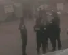 Mulher � presa ap�s xingar outra de 'sapatona nojenta' em briga de rua