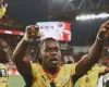 Dan�arino se torna estrela do futebol e esperan�a de Gana na Copa