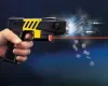 PM usa arma de choque para prender homem que agrediu esposa na frente do filho