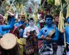 Ritual transforma ruas de Bali em desfile de cores e espiritualidade