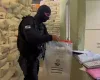 Crime assume controle de alimentos e g�s no Rio e pre�o dispara