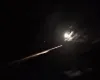 Lixo espacial: uma tonelada de detritos cai na Terra toda semana