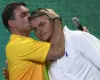 Filho de Bolsonaro chora ao escrever carta ap�s ser proibido de visit�-lo no Dia dos Pais