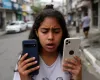 Adolescente assaltada em Duque de Caxias ganha celulares novos ap�s v�deo comovente