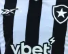 Zagueiro do Botafogo faz gesto antifracista e aciona protocolo; caso n�o vai � s�mula