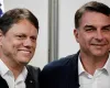 Tarc�sio orienta campanha de Fl�vio Bolsonaro sobre deslizes