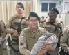 Beb� abandonada em sacola na rua � salva pela pol�cia em Salvador