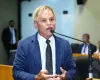 Pol�tico famoso por varrer ruas disputa a maior indica��o popular para o Senado no Esp�rito Santo