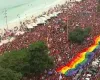 Multid�o gigante toma a praia de Copacabana em apoio a Lula