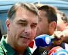 Filho de Bolsonaro visita pai preso pela primeira vez ap�s libera��o pela Justi�a