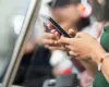 Reino Unido vai multar quem ouvir m�sica sem fone de ouvido no transporte p�blico