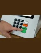 715832