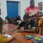 Tarde de autgrafos do livro Prolas Negras