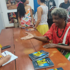 Tarde de autgrafos do livro Prolas Negras