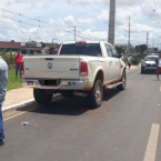 Caminhonete atropela me e 2 filhos em Cuiab; criana morre
