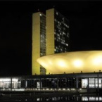Congresso fica iluminado de amarelo pelo Dia Mundial da Incontinncia Urinria