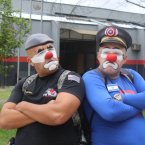 PMs da Alegria viram palhaos e levam diverso s pessoas