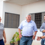 Dr. Adilson vistoria obras do Residencial Carvalho em Barra do Garas