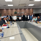 Reunio com deputados em Cuiab discute investimentos em infraestrutura e sade, em Barra do Garas