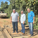 Prefeito Dr. Adilson Gonalves vistoria obras de recuperao de estradas em Barra do Garas