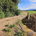 Prefeito Dr. Adilson Gonalves vistoria obras de recuperao de estradas em Barra do Garas