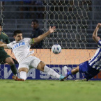 Grmio sofre virada do CSA no fim e se complica na Copa do Brasil