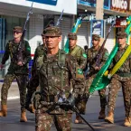 Popula��o prestigia desfile c�vico-militar em comemora��o � Independ�ncia do Brasil e aos 77 anos de Barra do Gar�as