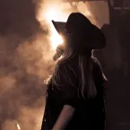 Elis Justi em 'Cowgirl'