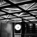 Entre luz e arquitetura, Starlane ganha novo teto cenográfico em São Paulo