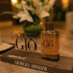 GIORGIO ARMANI LAN�A FRAGR�NCIA E LEVA NOMES DE PESO PARA ITACAR�